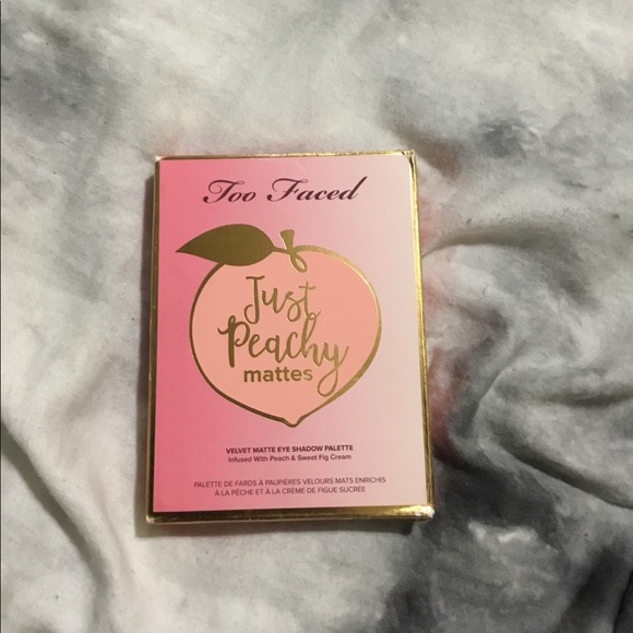 Too Faced Just Peachy Mattes - Picture 1 of 3